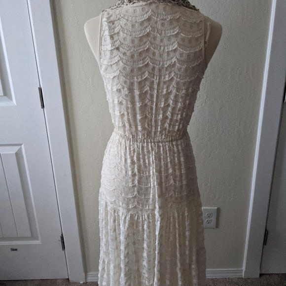 Beautiful beaded collar dress - Picture 6 of 10
